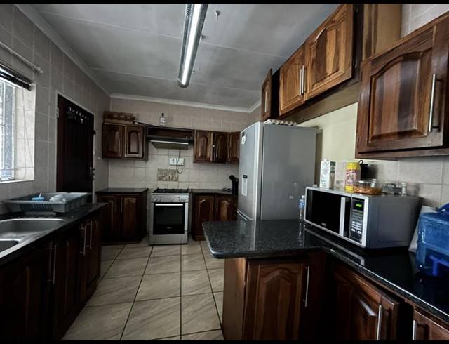 3 BEDROOM PROPERTY TO RENT IN BONAERO PARK